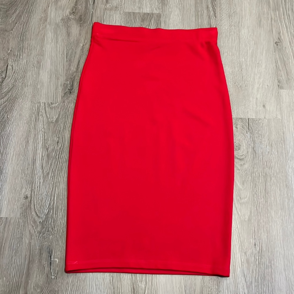 Beautiful red pencil skirt ❤️. Size S
